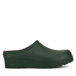 Kalosze Hunter. Zielone klapki damskie Hunter, bez wzorów, bez obcasa. Za 249.99 zł.