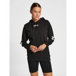 Damska bluza z kapturem Hummel Legacy. Czarne bluzy sportowe damskie Hummel, bez wzorów, z bawełny, na fitness i siłownię. Za 167.50 zł.
