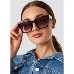 NA-KD Accessories Okulary przeciwsłoneczne Oversize Squared - Brown. Brązowe okulary przeciwsłoneczne damskie NA-KD Accessories. Za 72.95 zł.