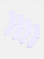 Długie skarpetki 4 pack - biały. Białe skarpety męskie Sinsay, bez wzorów. Za 15.99 zł.