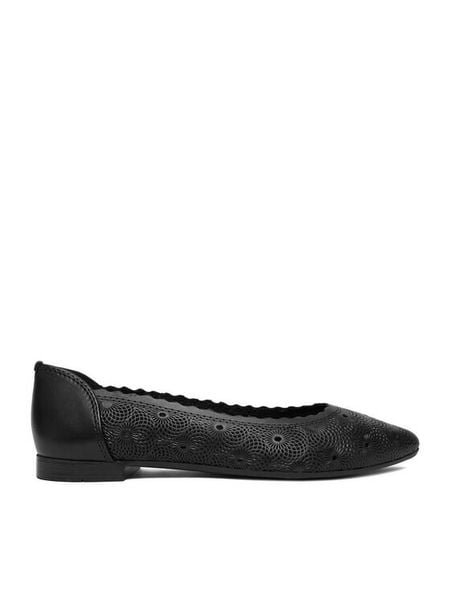 Lasocki Baleriny CEO-RST-KAJA-20 Czarny. Czarne baleriny damskie Lasocki, bez wzorów, ze skóry, bez obcasa. Za 127.99 zł.