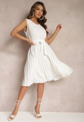 Biała Plisowana Sukienka Midi z Plisami na Dole i Paskiem w Talii Wrensilva. Białe sukienki damskie Renee, l, bez wzorów, z materiału, eleganckie, bez kołnierzyka, bez ramiączek, midi, rozkloszowane. Za 39.99 zł.