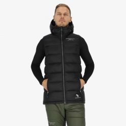 Kamizelka turystyczna męska Swedemount Östersund Down Vest wodoodporny. Czarne kurtki męskie SWEDEMOUNT, m, bez wzorów, z puchu, casualowe, bez kaptura. Za 399.99 zł.