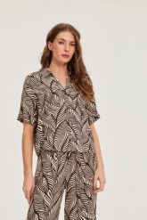 Wiskozowa koszula brązowa. Brązowe koszule damskie MOODO, bez wzorów, z wiskozy, bez kołnierzyka, bez ramiączek. Za 99.99 zł.