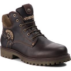 Trapery WRANGLER - Yuma Patch WM182003 Dk. Brown 30. Brązowe śniegowce i trapery męskie Wrangler, z materiału. W wyprzedaży za 369.00 zł.