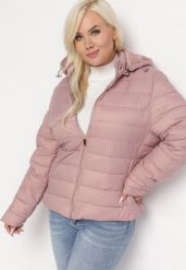 Różowa Kurtka z Pikowaniem i Odpinanym Kapturem Dilema. Czerwone kurtki damskie Born2be, xl, bez wzorów. Za 129.99 zł.