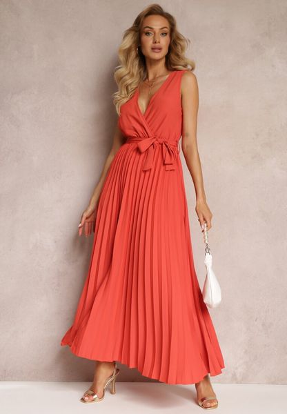 Czerwona Rozkloszowana Sukienka Maxi z Plisowanym Dołem i Gumką w Talii Sare. Czerwone sukienki damskie Renee, na imprezę, na lato, l, bez wzorów, bez kołnierzyka, bez ramiączek, maxi, plisowane. Za 99.99 zł.