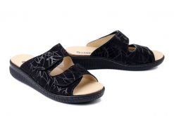 DR. BRINKMANN 700732-01 schwarz, klapki damskie. Czarne klapki damskie Dr. Brinkmann, bez wzorów, ze skóry, bez obcasa. Za 289.90 zł.