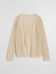 Ażurowy kardigan z obniżoną linią ramion - kremowy. Białe kardigany damskie Sinsay, l, w ażurowe wzory. Za 49.99 zł.