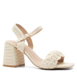 Sandały DeeZee. Brązowe klapki damskie DeeZee, bez wzorów, bez obcasa, na słupku, bez zapięcia. Za 149.99 zł.