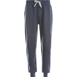 Jogging Cruz Regent. Białe buty sportowe męskie CRUZ, bez wzorów, do biegania. Za 154.50 zł.