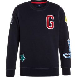 GANT BADGE CNECK Bluza evening blue. Bluzy dla chłopców GANT, z bawełny. Za 379.00 zł.