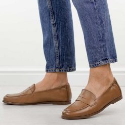 Camelowe skórzane mokasyny damskie Vinceza 18121. Brązowe mokasyny damskie VINCEZA, z jeansu, biznesowe. Za 219.00 zł.