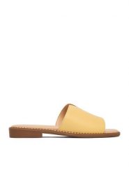 Lasocki Klapki CEO-RST-KM215-01 Żółty. Żółte klapki damskie Lasocki, bez wzorów, ze skóry, bez obcasa. Za 139.99 zł.