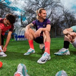 Koszulka piłkarska Kipsta Viralto II edycja „AG” Antoine Griezmann. Koszulki sportowe męskie KIPSTA, xs, bez wzorów, z elastanu, bez kołnierzyka, bez ramiączek, do piłki nożnej. Za 199.99 zł.
