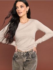 Koszulka z długimi rękawami - beżowy. Brązowe t-shirty damskie Sinsay, l, bez wzorów, bez kołnierzyka. W wyprzedaży za 17.99 zł.