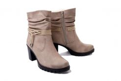 RIEKER Y2591-60 beige, botki damskie. Brązowe botki damskie Rieker, na zimę, bez obcasa, na obcasie, bez zapięcia. Za 329.90 zł.