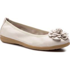 Baleriny JANA - 8-22101-22 Off White 109. Białe półbuty damskie JANA, bez wzorów, ze skóry ekologicznej, klasyczne, bez obcasa, na płaskiej podeszwie, bez zapięcia. W wyprzedaży za 159.00 zł.