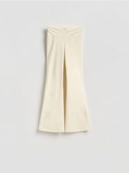 Spodnie flare - złamana biel. Spodnie materiałowe damskie Reserved, l, bez wzorów, z dzianiny. Za 129.99 zł.