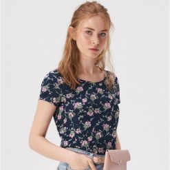 T-shirt w kwiaty - Granatowy. T-shirty damskie marki Sinsay. Za 24.99 zł.
