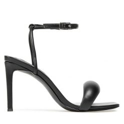 Sandały Steve Madden. Czarne sandały damskie Steve Madden, bez wzorów, bez obcasa, na szpilce, bez zapięcia. Za 330.00 zł.