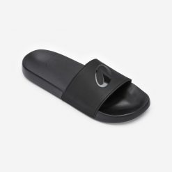 Klapki basenowe Decathlon 500 Collector. Czarne klapki męskie NABAIJI, z materiału, eleganckie. Za 69.99 zł.