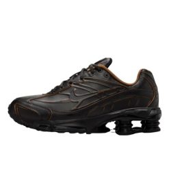 Buty do chodzenia dla dorosłych Nike Shox Ride 2 Black Light British Tan. Czarne obuwie sportowe damskie Nike, bez wzorów, z materiału, trekkingowe. Za 859.49 zł.