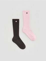 Długie skarpetki z haftem 2 pack - wielobarwny. Skarpety damskie Reserved, bez wzorów. Za 59.99 zł.