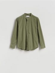 Strukturalna koszula regular fit - zielony. Zielone koszule męskie Reserved, l, bez wzorów, z bawełny, bez kołnierzyka, bez ramiączek. Za 119.99 zł.