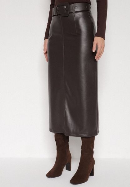 Brązowa Spódnica Ołówkowa z Imitacji Skóry z Paskiem z Dużą Klamrą Rewedia. Brązowe spódnice damskie Born2be, m, bez wzorów, ze skóry, biznesowe, midi, koszulowe. Za 134.99 zł.