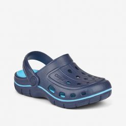 Chodaki dziecięce Coqui. Niebieskie buty sportowe chłopięce Coqui, bez wzorów, eleganckie, bez zapięcia. Za 133.99 zł.