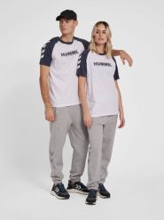 Koszulka Hummel Legacy Blocked. Białe t-shirty damskie Hummel, xs, bez wzorów, z bawełny, klasyczne, bez kołnierzyka. Za 127.50 zł.