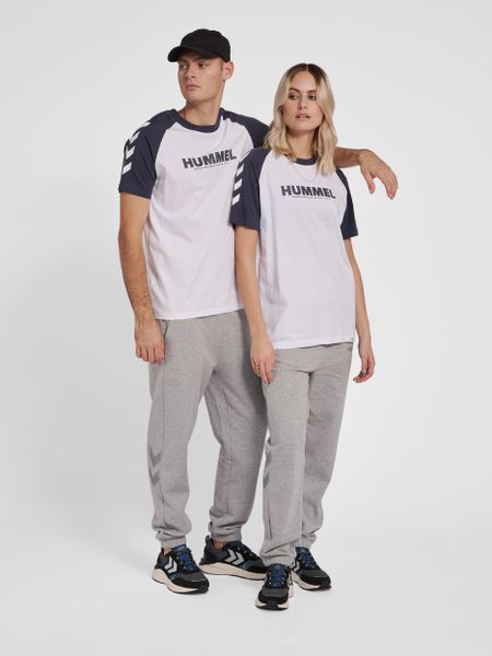 Koszulka Hummel Legacy Blocked. Białe koszulki sportowe damskie Hummel, xs, bez wzorów, z bawełny, bez kołnierzyka, bez ramiączek, na fitness i siłownię. Za 113.50 zł.