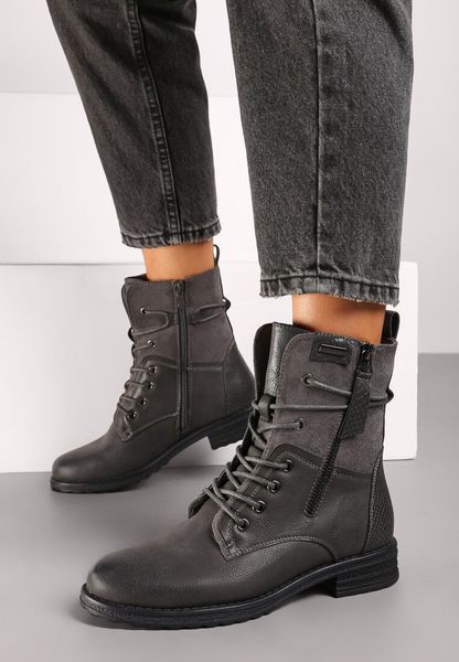 Szare Botki Workery z Łączonych Materiałów z Ozdobnym Suwakiem Debiora. Szare botki damskie Born2be, z jeansu, eleganckie, bez obcasa, na płaskiej podeszwie, bez zapięcia. Za 149.99 zł.