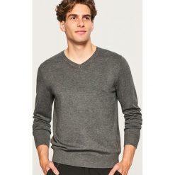 Sweter z dekoltem w serek - Szary. Swetry damskie Reserved. Za 99.99 zł.