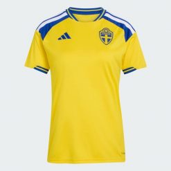 Koszulka domowa Szwecja 26. Żółte koszulki sportowe damskie Adidas, bez wzorów, sportowe, bez kołnierzyka. Za 439.00 zł.