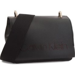Torebka CALVIN KLEIN - Pop Small Crossbody K60K604594 001. Listonoszki damskie marki Calvin Klein. W wyprzedaży za 319.00 zł.