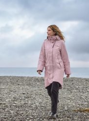Płaszcz przeciwdeszczowy damski Didriksons Elissa Parka. Czerwone parki damskie Didriksons, m, bez wzorów, z materiału, bez kaptura. Za 890.99 zł.