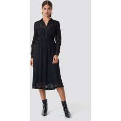 NA-KD Koronkowa sukienka midi - Black. Sukienki damskie marki NA-KD. Za 242.95 zł.