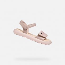 Sandały GEOX J SANDAL PUFFYPOP GI Rose. Czerwone sandały damskie Geox, bez wzorów, z syntetyku, bez obcasa, bez zapięcia. Za 195.99 zł.
