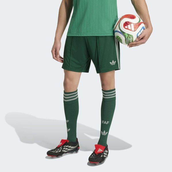 Spodenki wyjazdowe Algieria 26. Zielone krótkie spodenki sportowe męskie Adidas, s, bez wzorów, z materiału, do piłki nożnej, climacool (adidas). Za 199.00 zł.