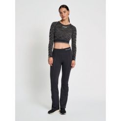 Damski crop top Hummel MT Saga. Czarne koszulki sportowe damskie Hummel, l, bez wzorów, sportowe, bez kołnierzyka. Za 167.00 zł.