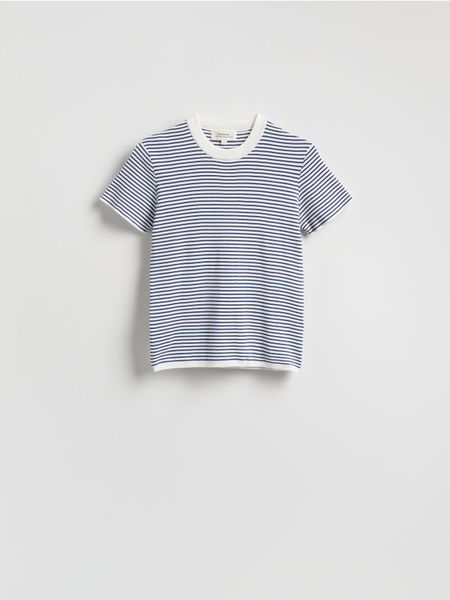 Bawełniany t-shirt w paski - niebieski. Niebieskie t-shirty damskie Reserved, l, bez wzorów, z bawełny, bez kołnierzyka. W wyprzedaży za 65.99 zł.