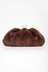 Torebka damska z długowłosej owczej skóry Ortensia WEEKEND MAX MARA. Plecaki damskie Weekend Max Mara, bez wzorów, ze skóry, bez dodatków. Za 4,479.00 zł.