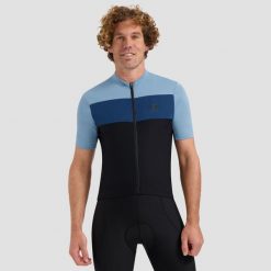 Koszulka rowerowa męska Rogelli Core Block. Czarne buty sportowe męskie Rogelli, bez zapięcia, rowerowe. W wyprzedaży za 160.00 zł.