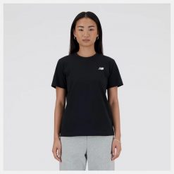 Koszulki damskie New Balance Czarny. Czarne koszulki sportowe damskie New Balance, s, bez wzorów, z bawełny, bez kołnierzyka, bez ramiączek, na fitness i siłownię. Za 183.00 zł.