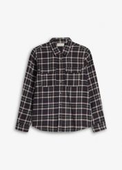 Koszula flanelowa w kratę z kieszeniami na piersi. Fioletowe koszule dla chłopców bonprix, bez wzorów, z bawełny, bez kołnierzyka, bez ramiączek. Za 79.99 zł.