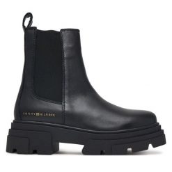Sztyblety Tommy Hilfiger. Czarne botki damskie Tommy Hilfiger, bez obcasa, na płaskiej podeszwie, bez zapięcia. Za 699.99 zł.