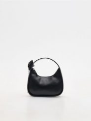 Torebka hobo - czarny. Czarne torebki do ręki damskie Reserved, bez wzorów, ze skóry, bez dodatków. W wyprzedaży za 49.99 zł.