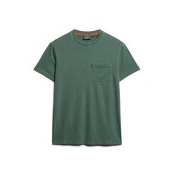 T-shirt z kieszonką w odcieniu wyblakłym Superdry Essential. Zielone t-shirty męskie Superdry., m, bez wzorów, bez kołnierzyka. W wyprzedaży za 130.90 zł.